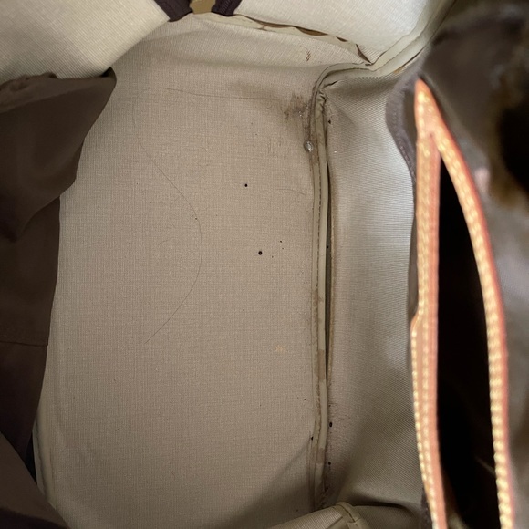 Vintage travel bag with shoe pocket under . - Picture 2 of 7